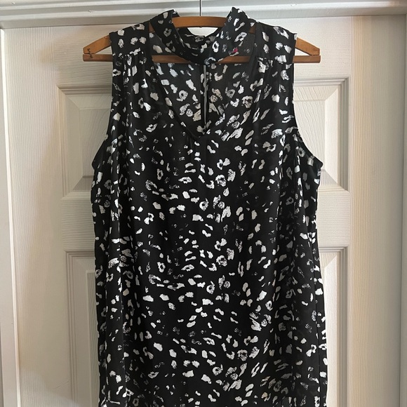 Vince Camuto Sleeveless Top - Picture 2 of 10